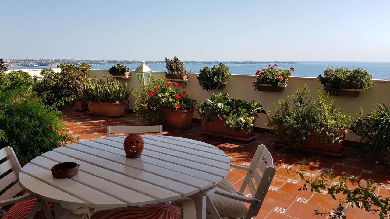 Amanda's Panorama Apartment Taranto Bagian luar foto