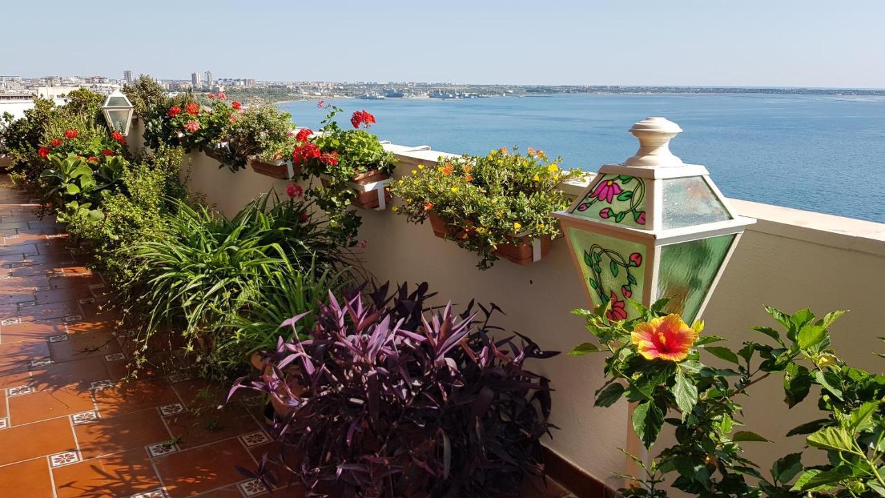 Amanda's Panorama Apartment Taranto Bagian luar foto