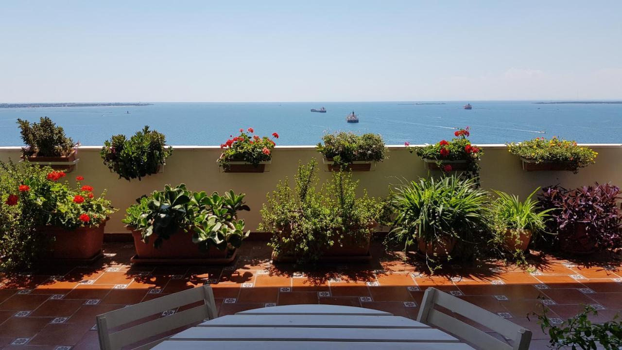 Amanda's Panorama Apartment Taranto Bagian luar foto