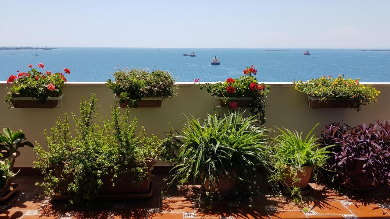 Amanda's Panorama Apartment Taranto Bagian luar foto