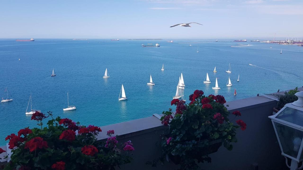 Amanda's Panorama Apartment Taranto Bagian luar foto